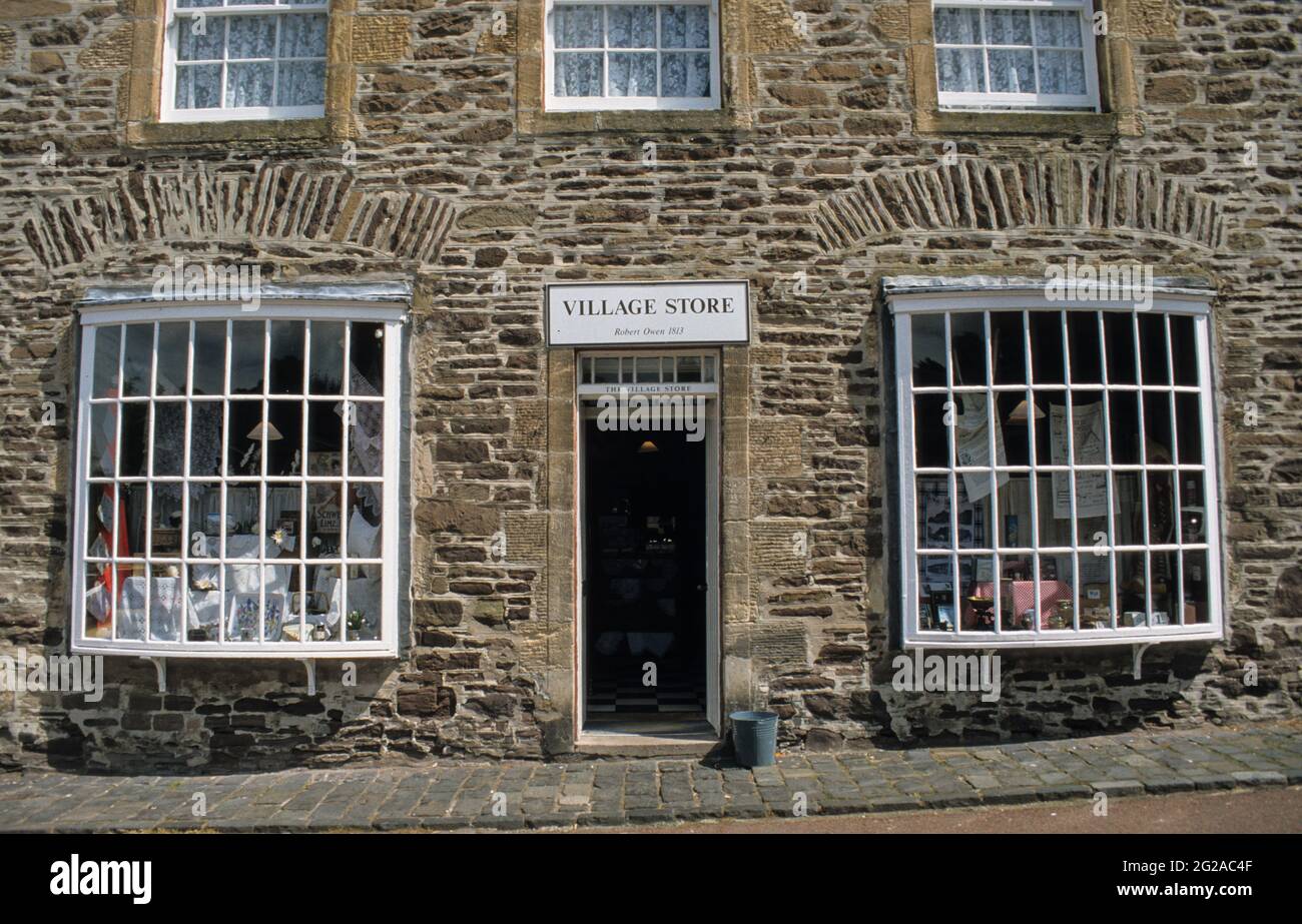 Historisches Geschäft in der Fabrikstadt New Lanark, die im 19. Jahrhundert für ihre sozialen und modernen Arbeits- und Lebensbedingungen berühmt wurde und nun zum UNESCO-Weltkulturerbe gehört. Stockfoto
