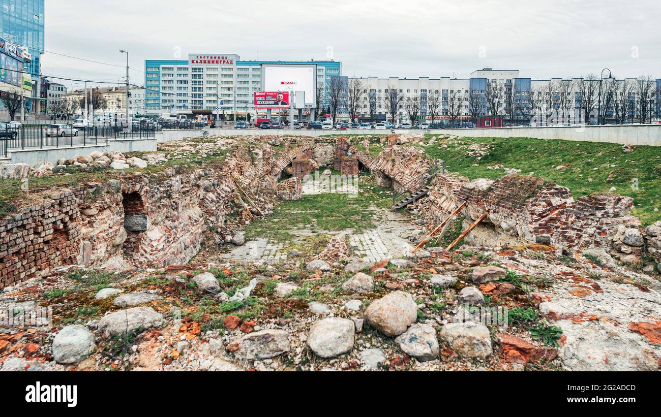 KÖNIGSBERG, RUSSLAND - 15. APRIL 2021: Archäologische Ausgrabungen der Burgruine Königsberg Stockfoto