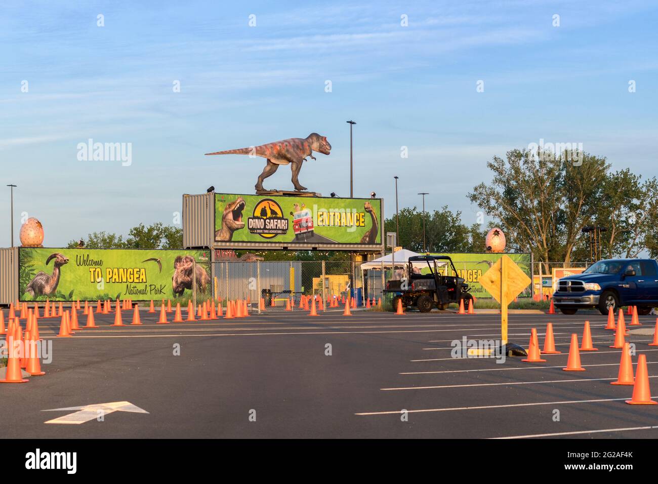 Syracuse, New York - 23. Mai 2021: Weitblick auf die USA Eingang zum Dino Safari Park im Upstate New York. Stockfoto