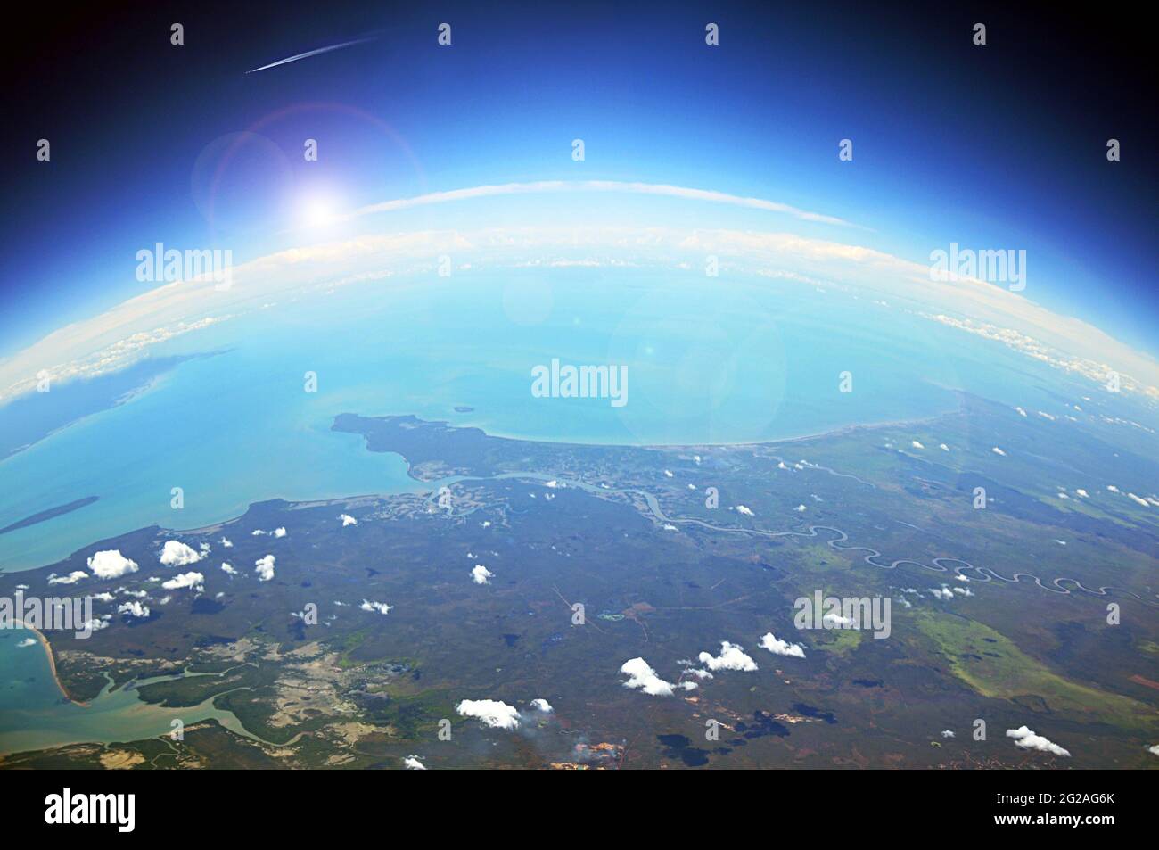Land und Meer - Luftaufnahme der Erde Stockfoto