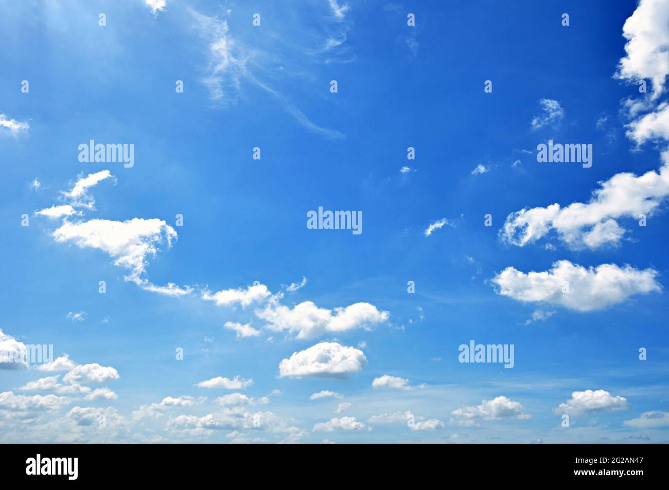 Schöner blauer Himmel Hintergrund Stockfoto