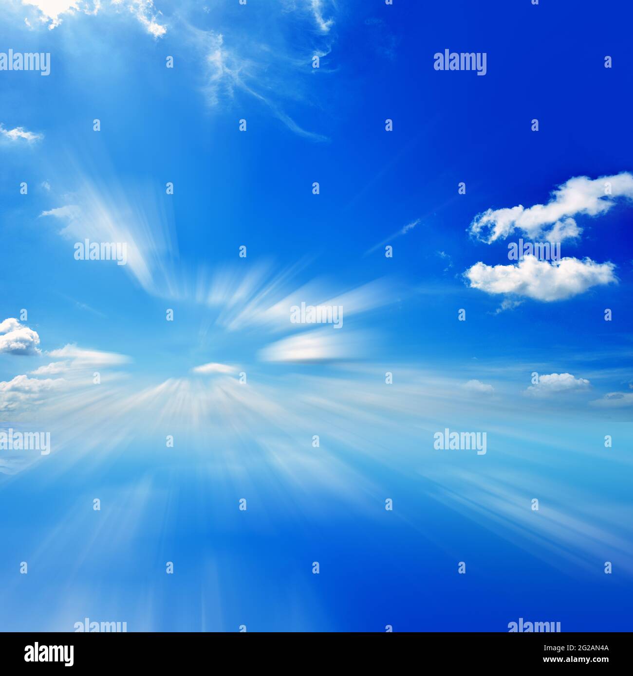 Blauer Himmel abstrakter Hintergrund mit schnellen Bewegungsunschärfe-Effekt Stockfoto