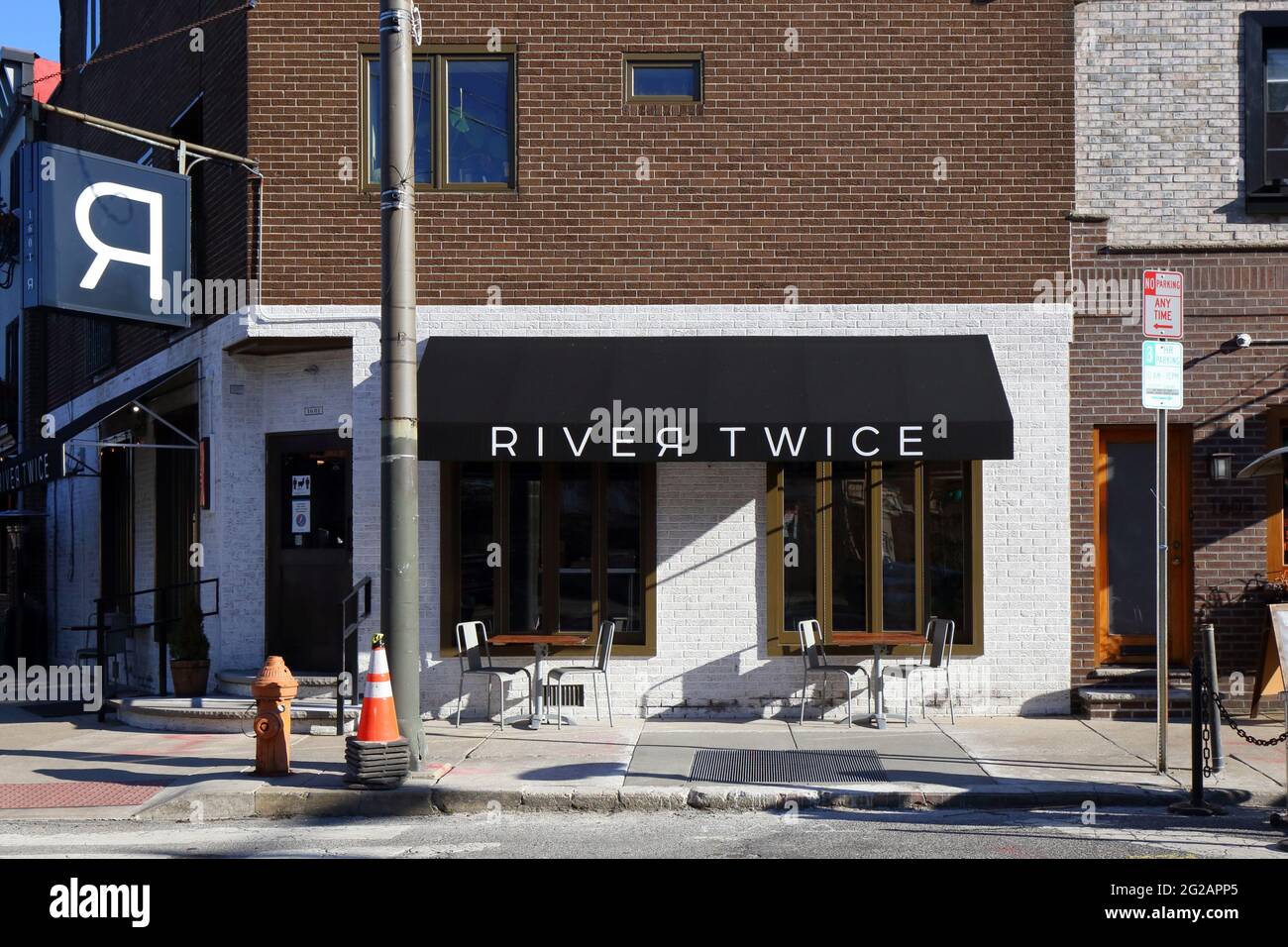 River Twice, 1601 E Passyunk Ave, Philadelphia, PA. Außenfassade eines Restaurants im Viertel South Philly. Stockfoto