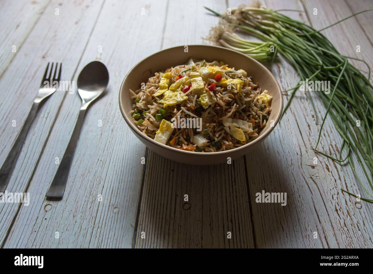 Chinesische Küche gebratener Reis in einer Schüssel. Nahaufnahme. Stockfoto