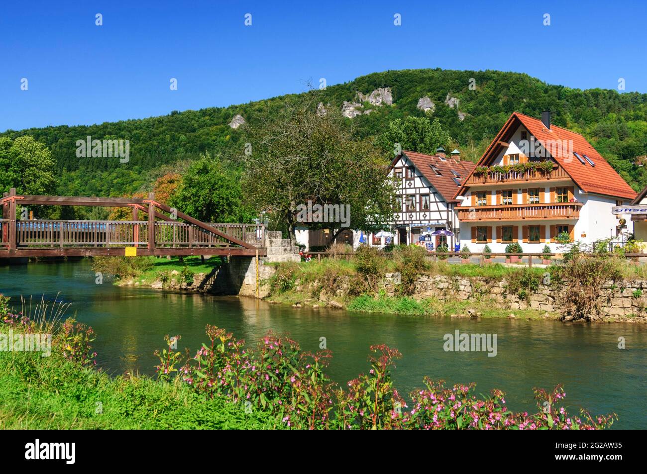 Kanutour auf der idyllischen Wiesent im Naturpark Fränkische Schweiz rund um Gößweinstein Stockfoto