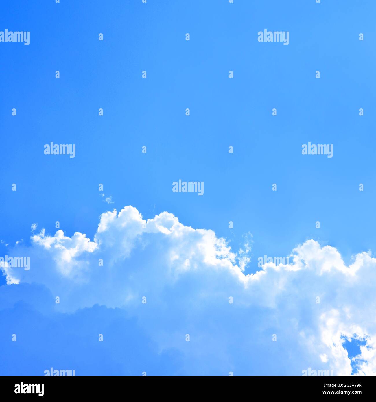 Blauer Himmel und Wolken-Hintergrund Stockfoto