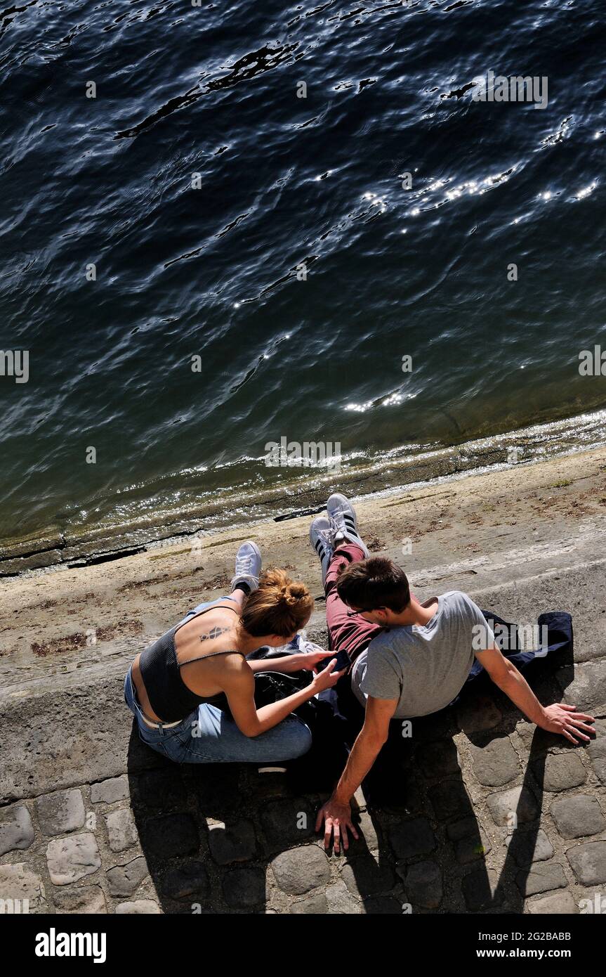 FRANKREICH, PARIS (75) 4. ARRONDISSEMENT, DIE QUAYS DER SEINE, ILE SAINT-LOUIS Stockfoto