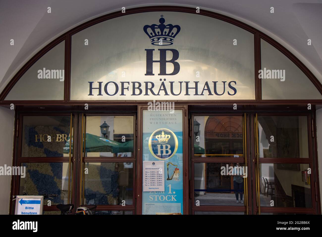 Berühmtes Hofbbrauhaus in München - MÜNCHEN, DEUTSCHLAND - 03. JUNI 2021 - MÜNCHEN, DEUTSCHLAND - 03. JUNI 2021 Stockfoto