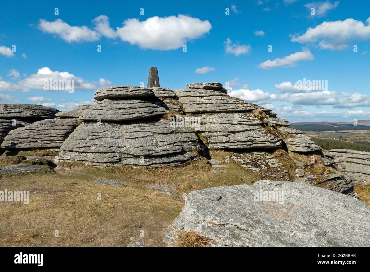 Bellever Tor und trig Point auf Dartmoor Stockfoto