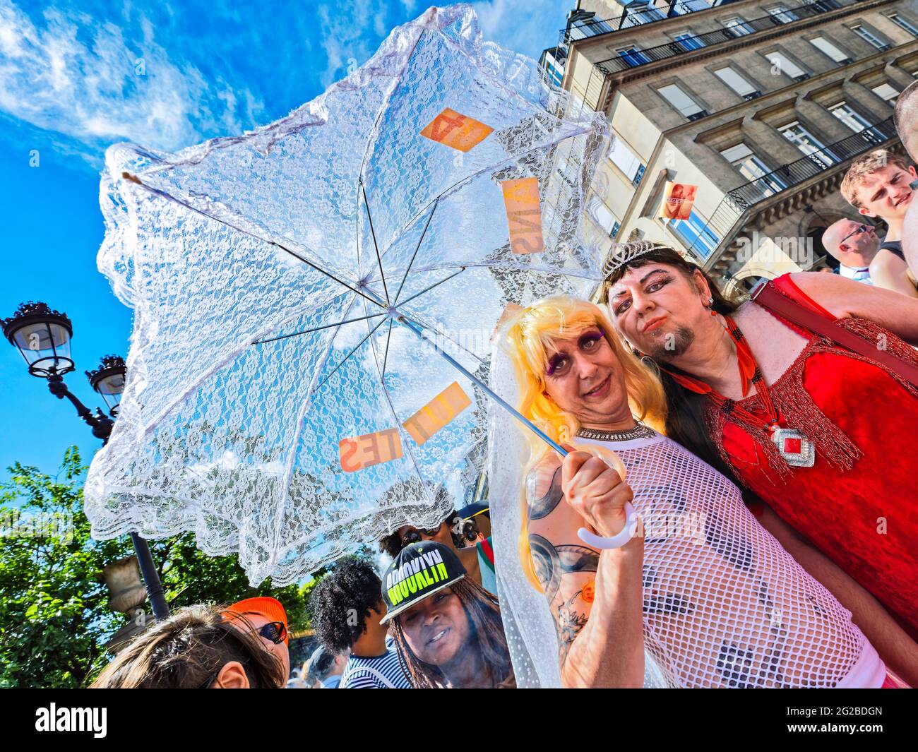 FRANKREICH. PARIS (75) 1ER ARR. MARCHE DES FIERTES LGBT-PARADE (GAY PRIDE) AUF DER RUE DE RIVOLI Stockfoto