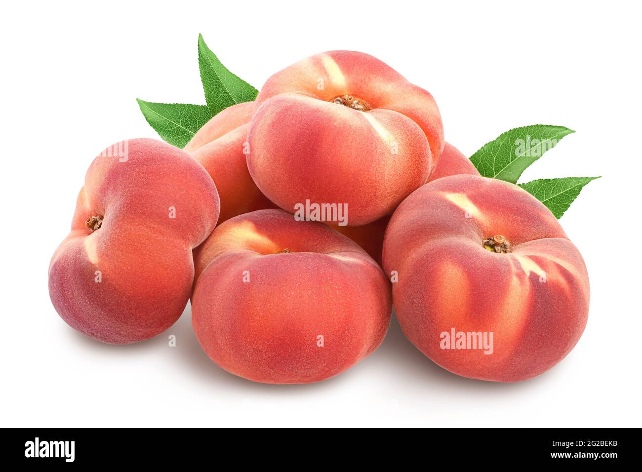 Reife chinesische flache Pfirsichfrucht mit Blatt isoliert auf weiß Hintergrund mit Beschneidungspfad und voller Schärfentiefe Stockfoto