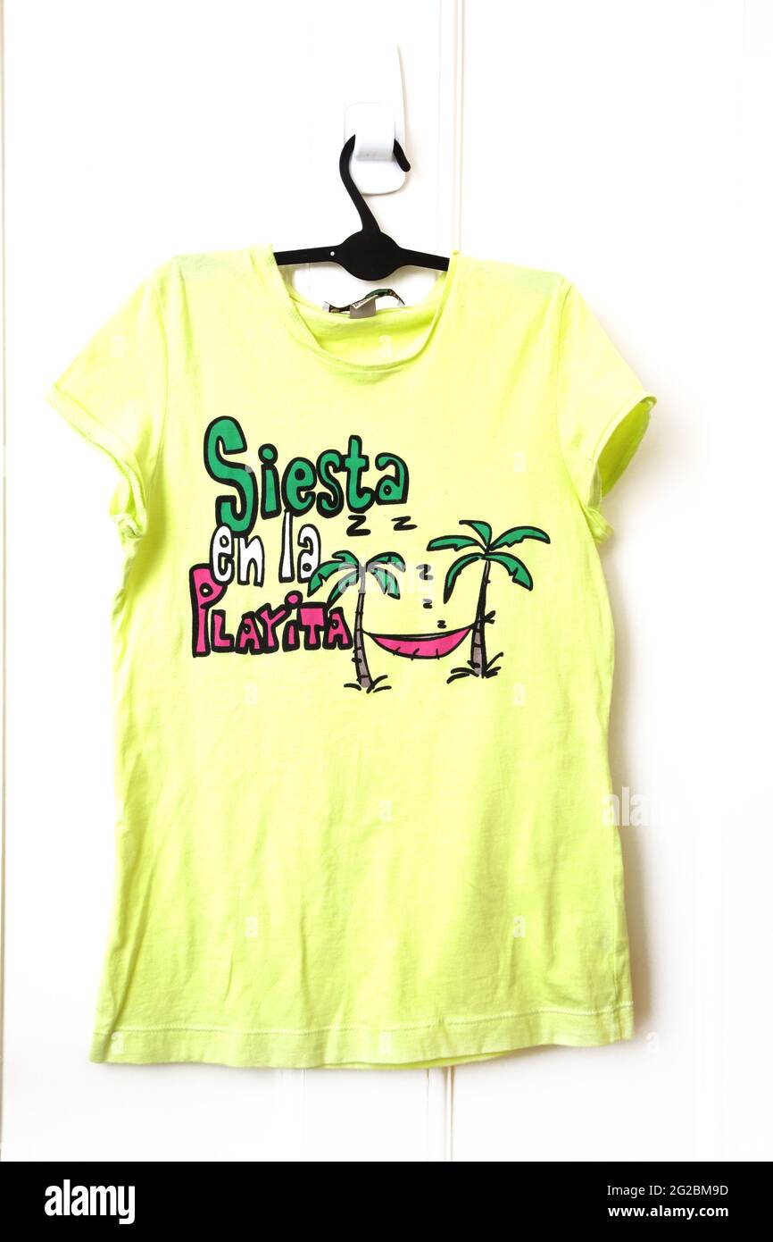 Vintage-T-Shirt Siesta en la Playita (Siesta on the Beach) aus den 90er Jahren Stockfoto