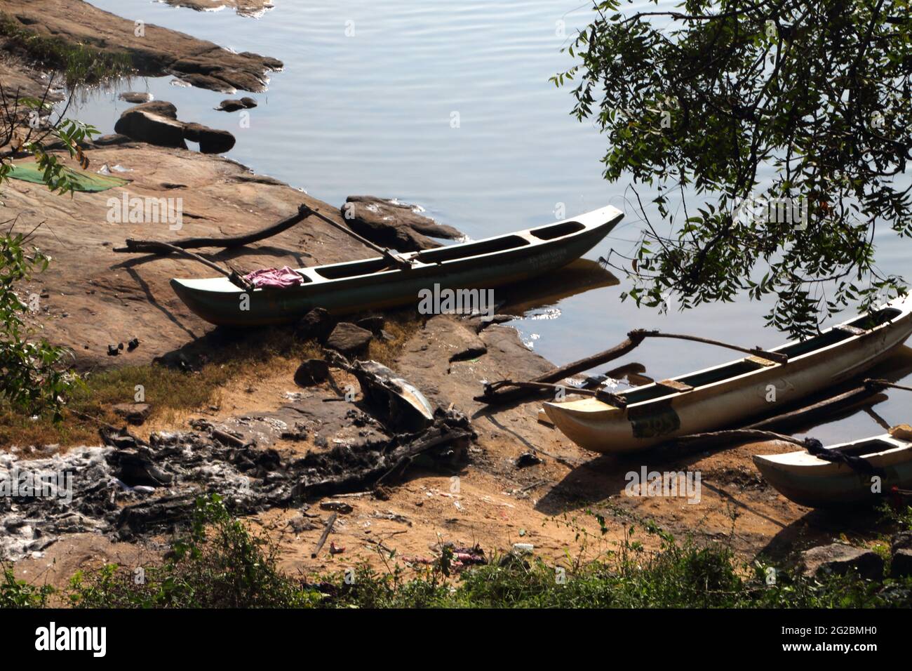 Avukana Kekirawa North Central Provinz Sri Lanka Kala Wewa Auslegern am Ufer Stockfoto