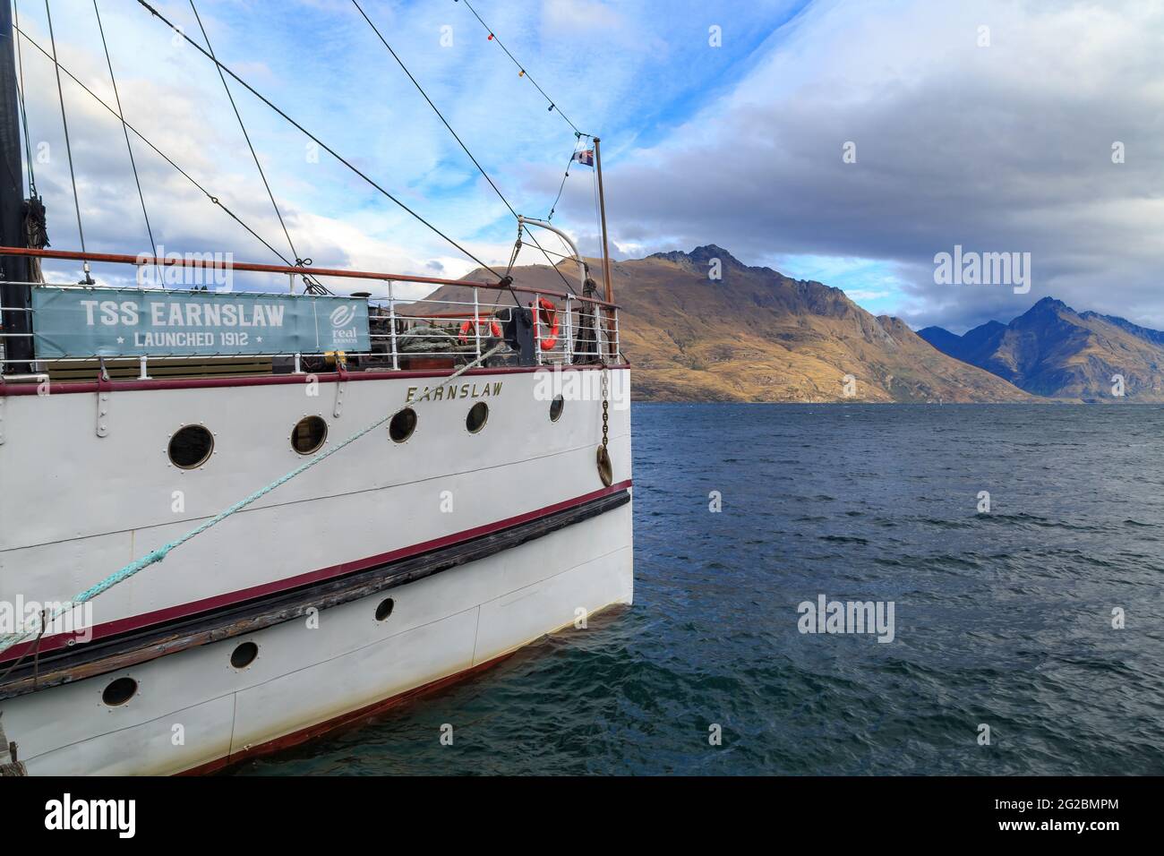 Das alte Dampfschiff TSS Earnslaw auf dem Lake Wakatipu, Neuseeland. Das im Jahr 1912 gestartete Schiff nimmt Touristen jetzt auf Kreuzfahrten auf dem See mit Stockfoto