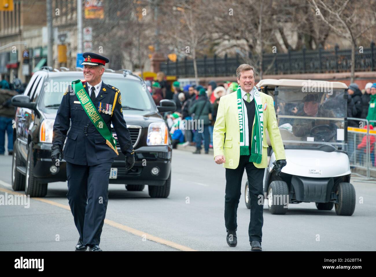 Der Bürgermeister von Toronto, John Tory, und der Polizeichef, Bill Blair, nahmen an der Parade zum St. Patrick's Day Teil, das multikulturelle Toronto genießt die irische Kultur so wie sie ist Stockfoto