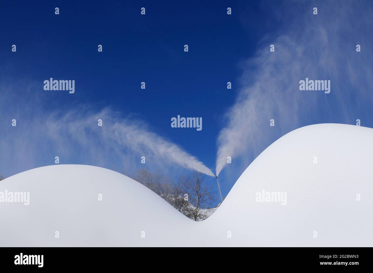 FRANKREICH. SAVOIE (73) MAURIENNE LAND (DAS SYBELLES SKIGEBIET). SAINT-SORLIN-D'ARVES. SCHNEEERZEUGER SYSTEME SCHNEEERZEUGER Stockfoto