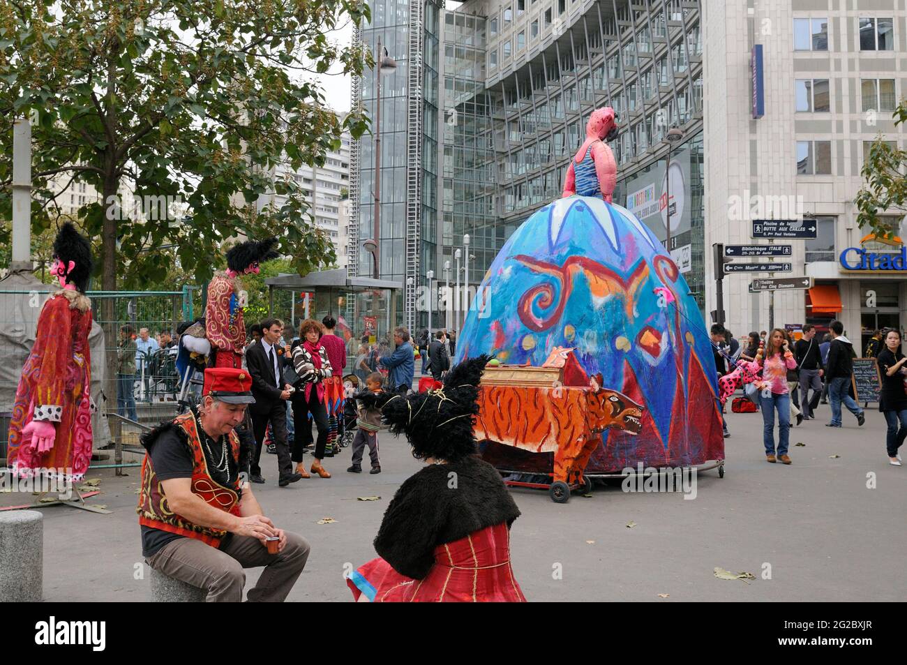 FRANKREICH. PARIS (75) 13E ARR. PLACE D'ITALIE. STRASSENANIMATIONEN Stockfoto