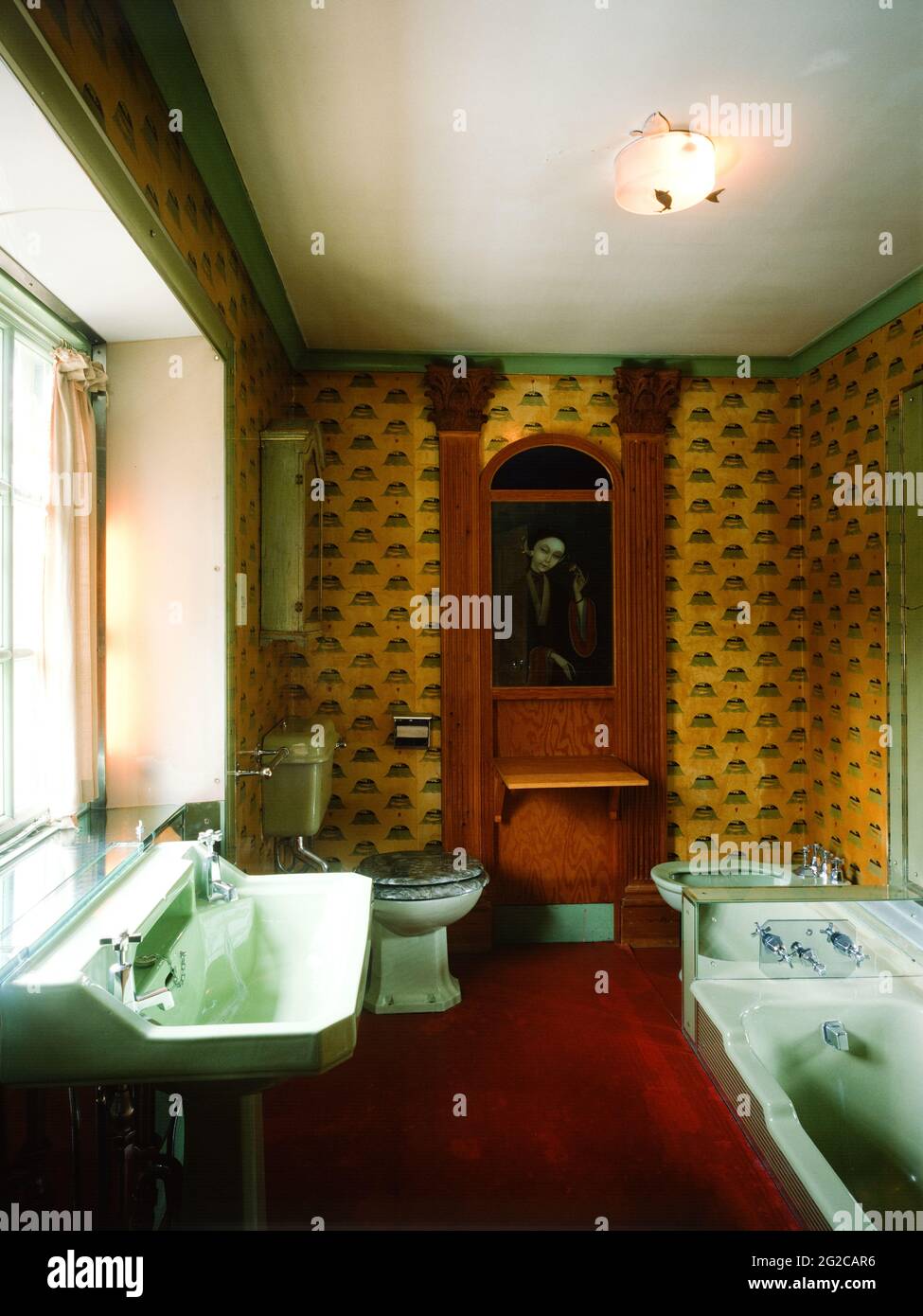 Tapeziertes Badezimmer Stockfoto