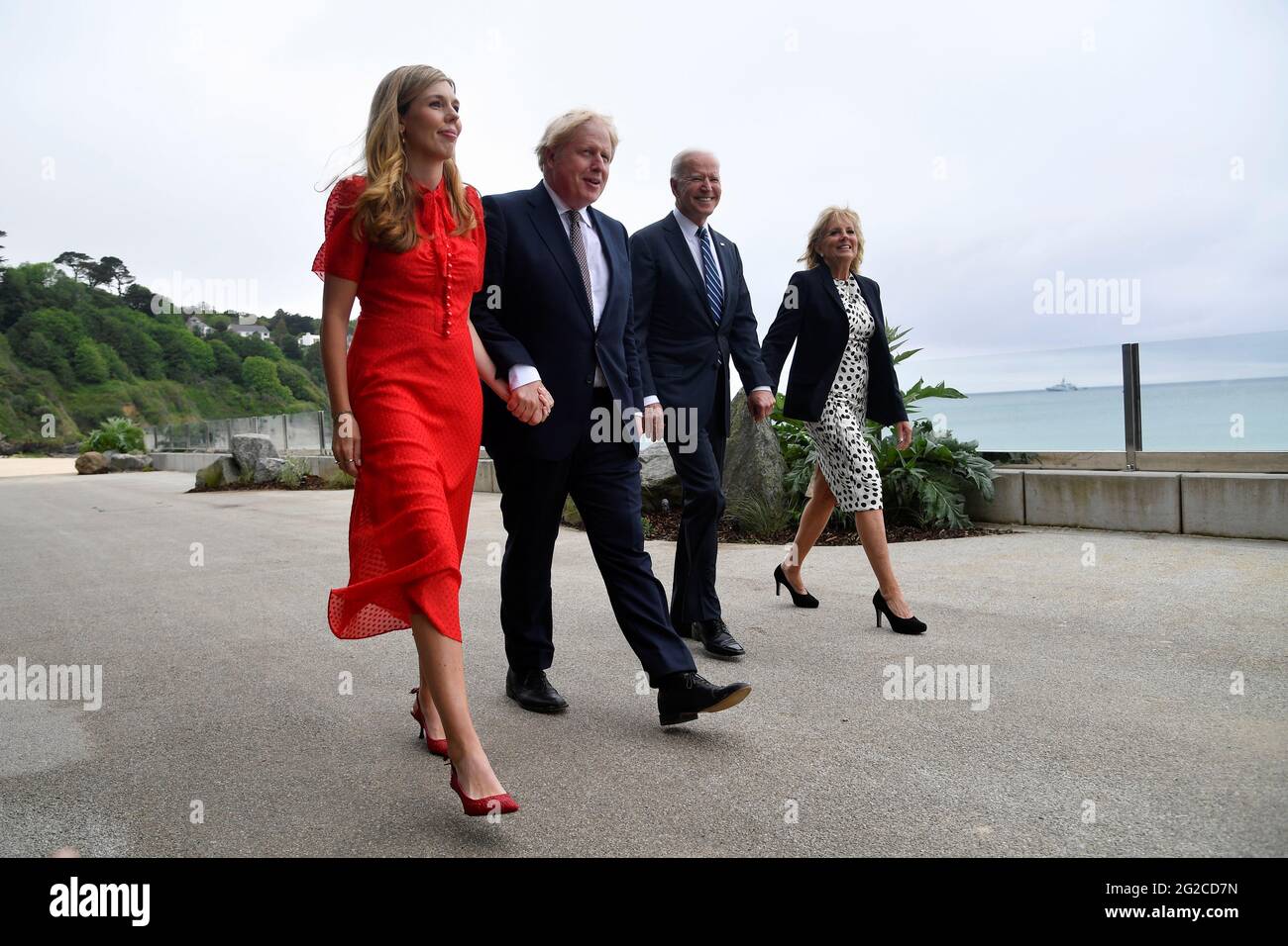 (Von links nach rechts) Carrie Johnson, Premierminister Boris Johnson, US-Präsident Joe Biden und First Lady Jill Biden gehen vor dem G7-Gipfel in Cornwall vor dem Carbis Bay Hotel, Carbis Bay, Cornwall. Bilddatum: Donnerstag, 10. Juni 2021. Stockfoto