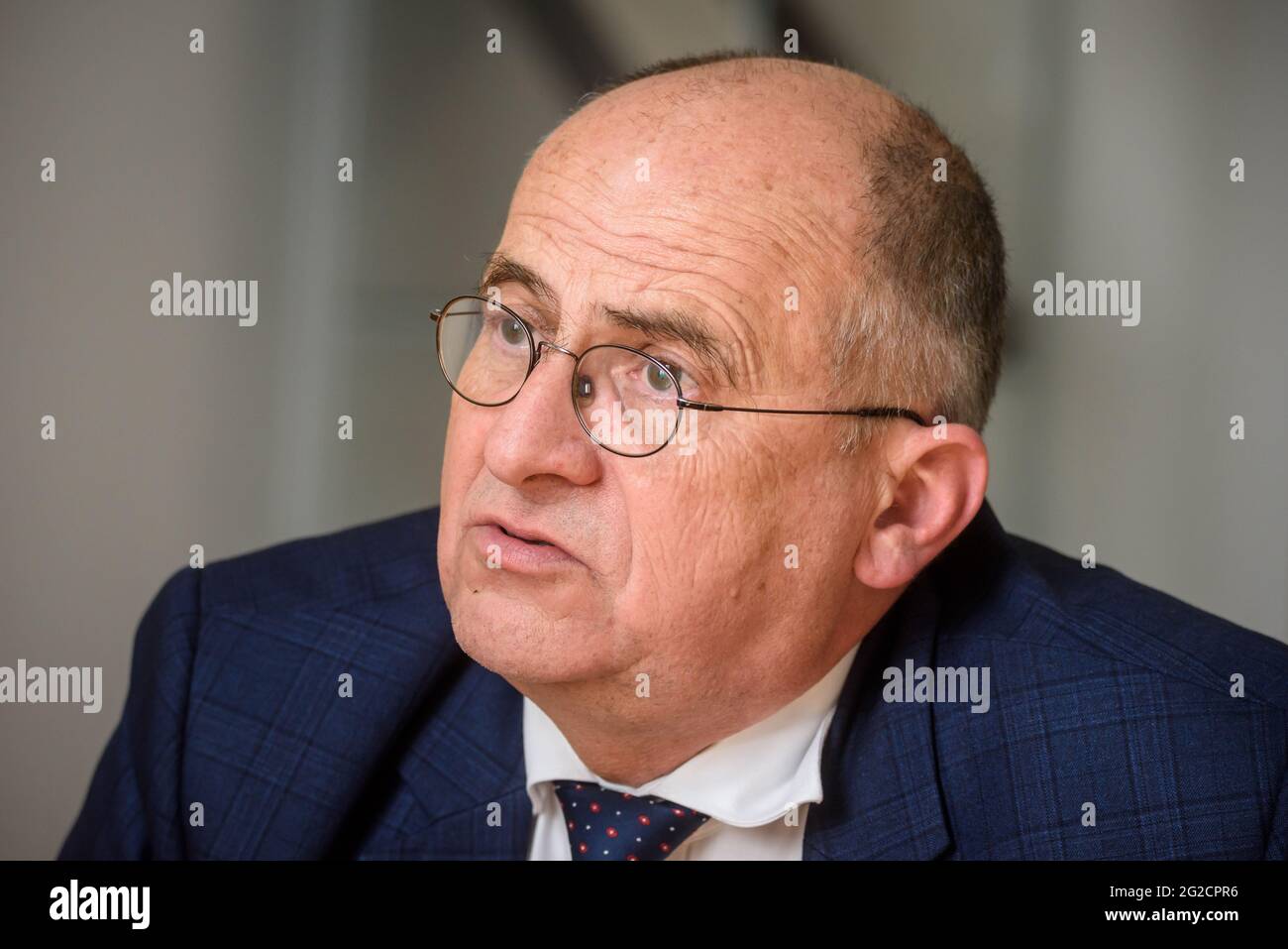 RIGA, LETTLAND. Juni 2021. Zbigniew Rau, Außenminister Polens während des Interviews. Kredit: Gints Ivuskans/Alamy Live Nachrichten Stockfoto