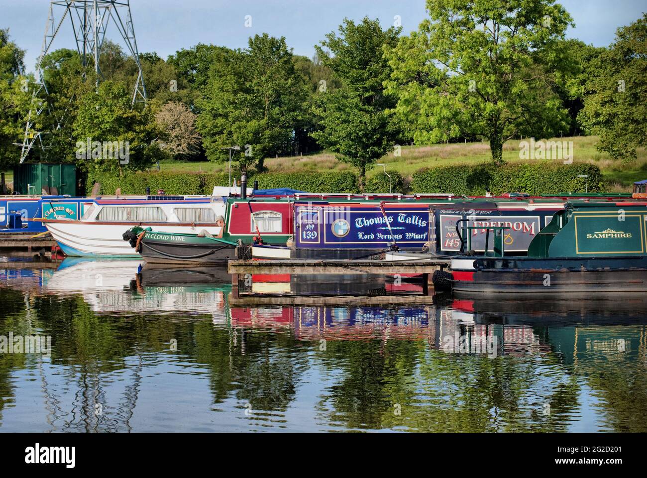 Schmale Boote bei höherem Poynton Stockfoto