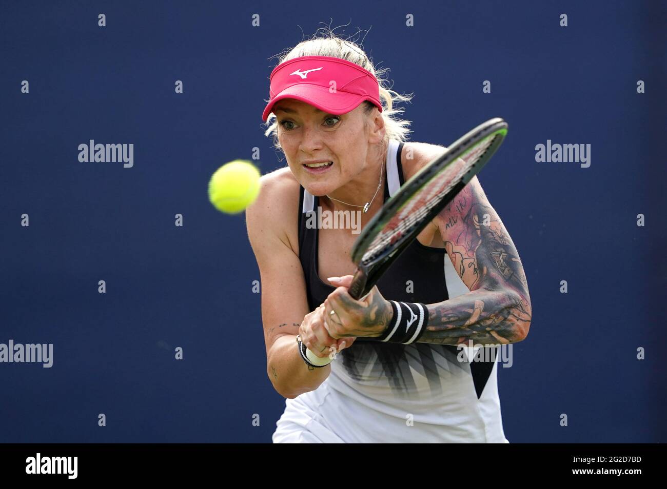 Tereza Martincova aus Tschechien ist am sechsten Tag der Viking Open im Tenniszentrum Nottingham gegen die spanische Georgina Garcia Perez im Einsatz. Bilddatum: Donnerstag, 10. Juni 2021. Stockfoto