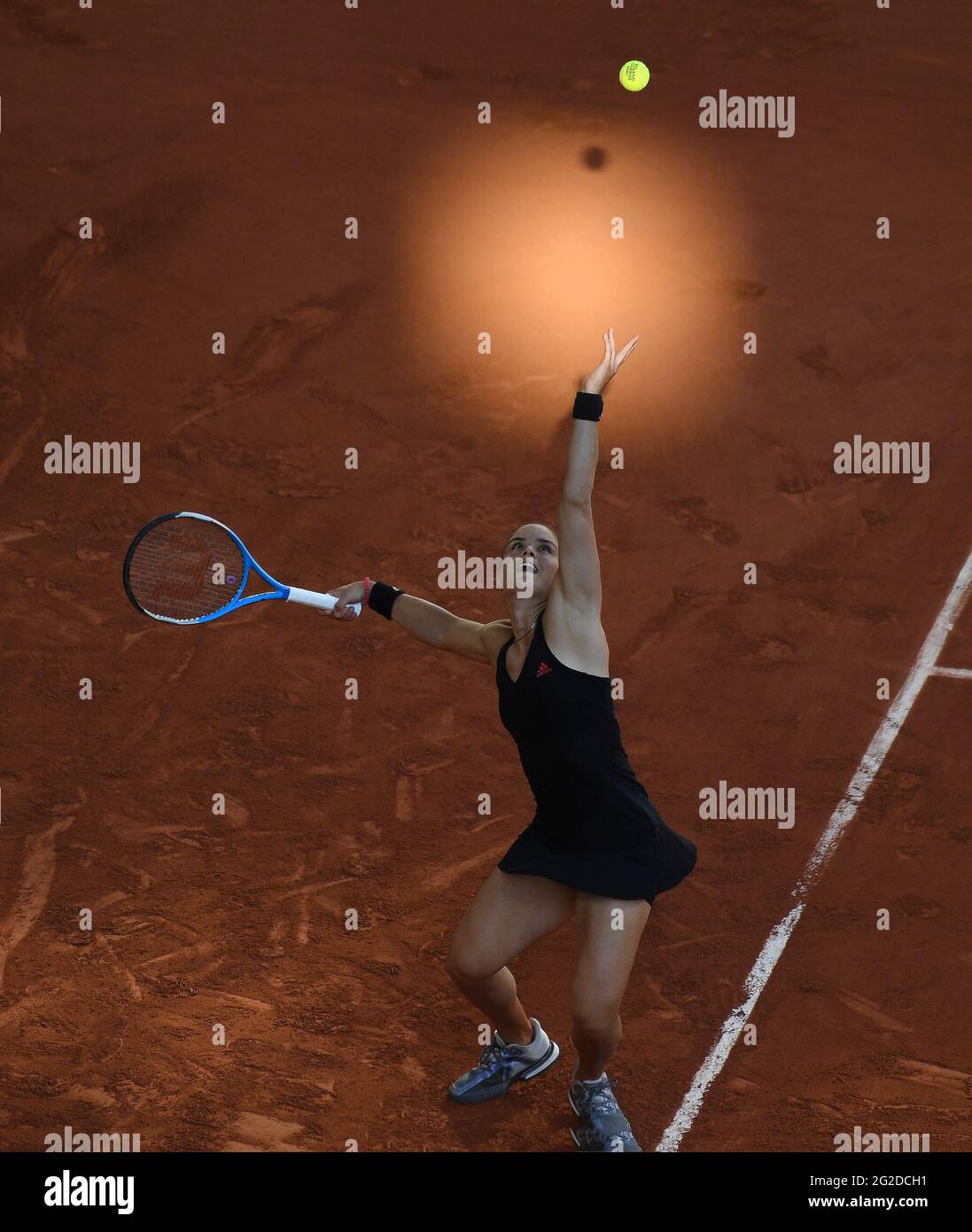 Paris, Fra. Juni 2021. Paris, Roland Garros, Tag der offenen Tür 12 10/06/2021 Maria Sakkari (GRE) Barbora Krejicikova (CZE) Halbfinalspiel Credit: Roger Parker/Alamy Live News Stockfoto