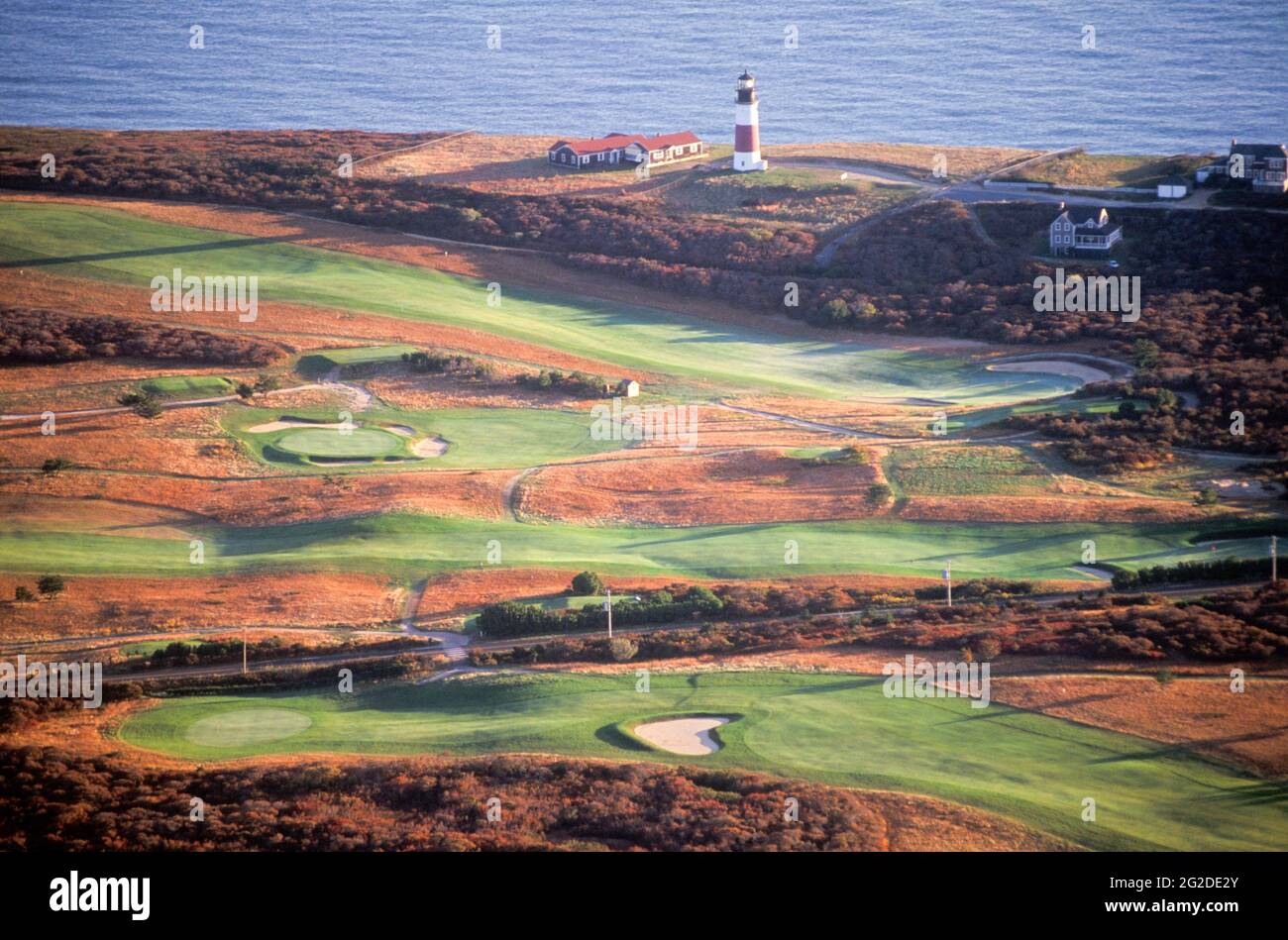 Luftaufnahme des Sankaty Head Lighthouse und des Sankaty Head Golf Club, Nantucket Island, Massachusetts, USA Stockfoto