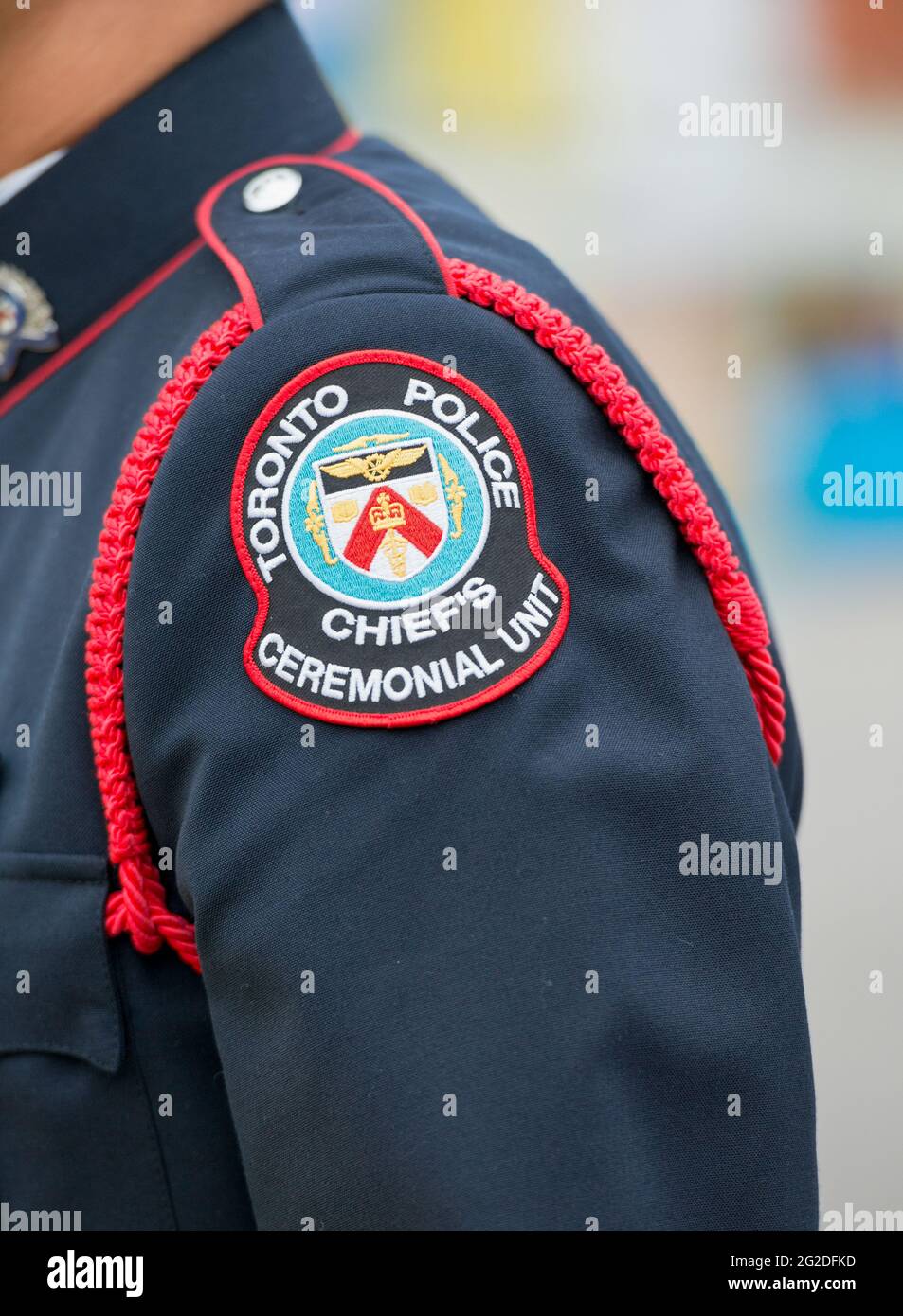 Toronto Police Ceremonial Unit Symbol auf einer Uniform. Der Toronto Police Service hat etwa 5,400 uniformierte Beamte und 2,500 zivile Angestellte Stockfoto