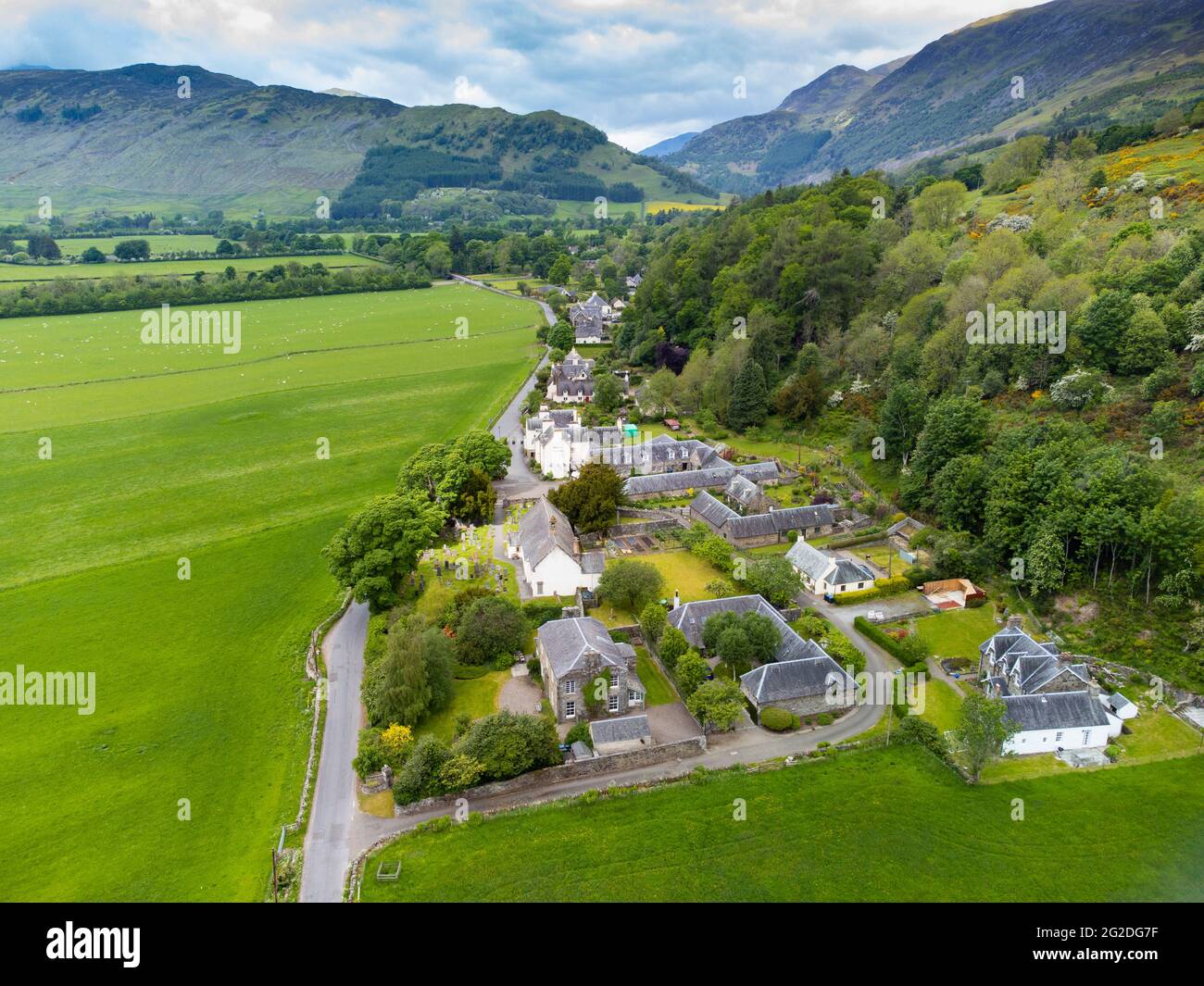 Luftaufnahme des historischen Dorfes Fortingall in Glen Lyon, Perthshire, Schottland, Großbritannien Stockfoto