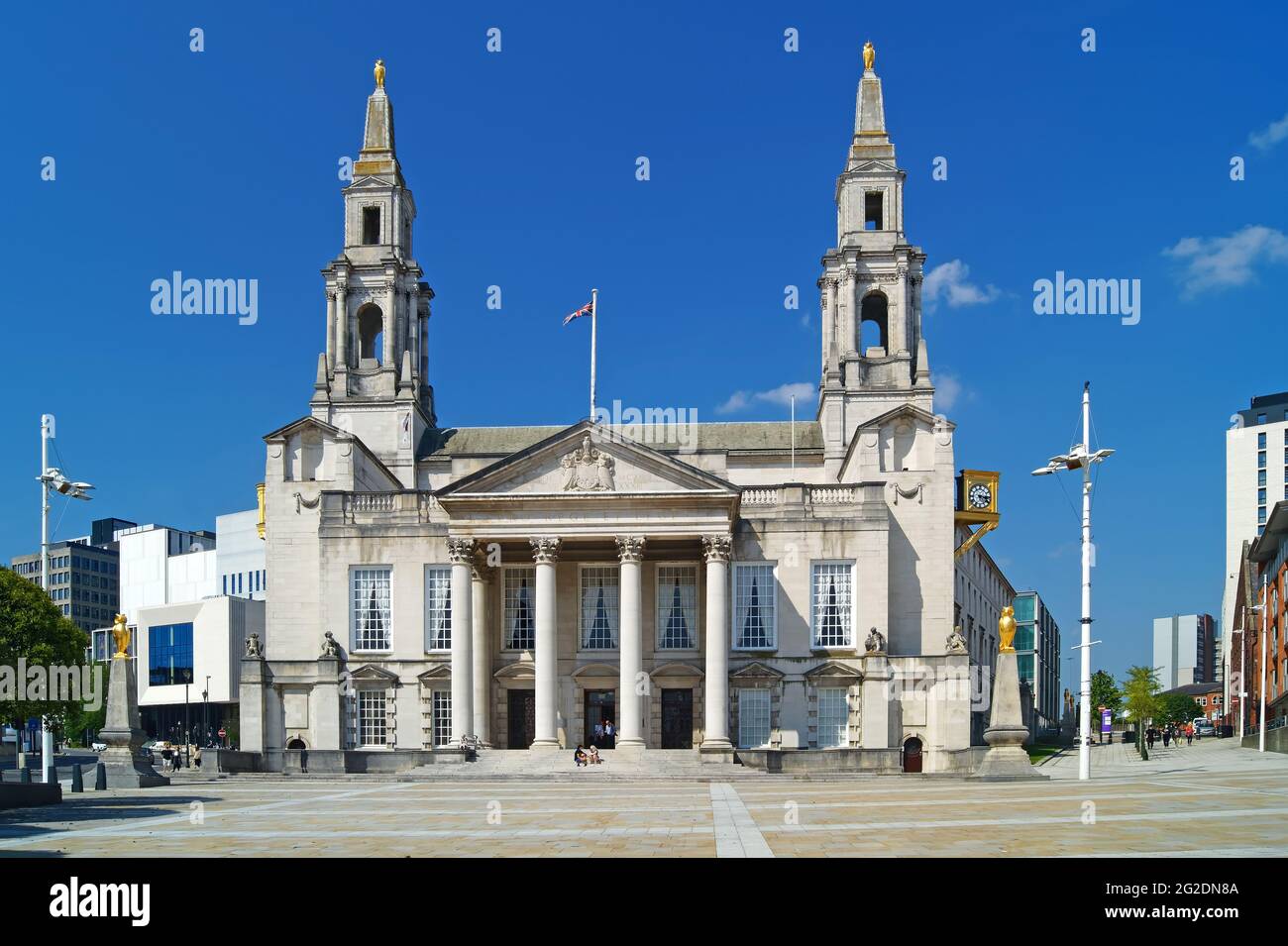 Großbritannien, West Yorkshire, Leeds Civic Hall vom Millennium Square Stockfoto