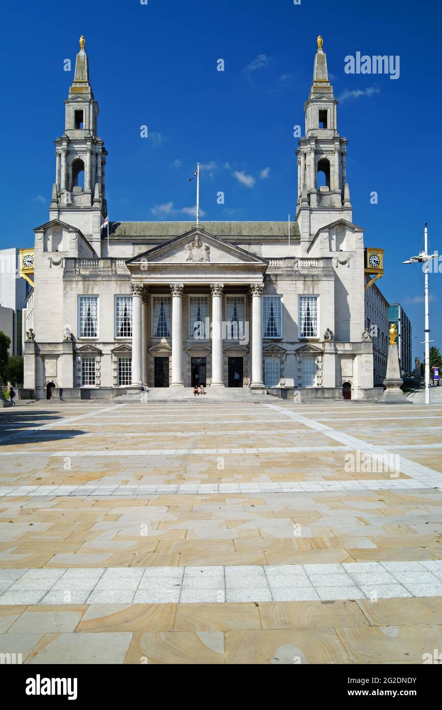 Großbritannien, West Yorkshire, Leeds Civic Hall vom Millennium Square Stockfoto