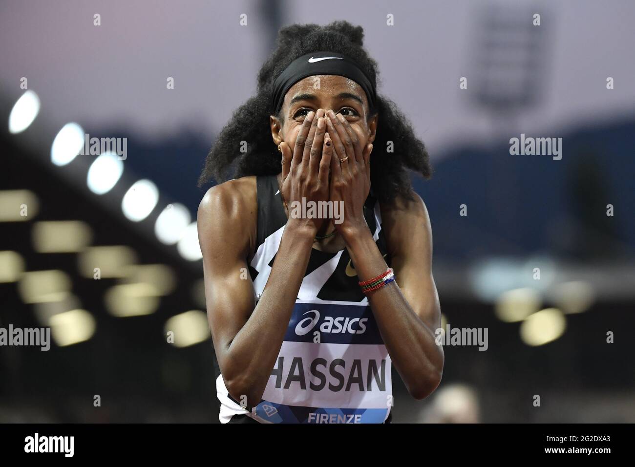 Florenz, Italien. Juni 2021. Sifan Hassan aus den Niederlanden reagiert nach dem Gewinn der 1500-m-Frauen während der Goldenen Gala der Wanda Diamond League am 10. Juni 2021 im Luigi Ridolfi-Stadion in Florenz, Italien. Foto Andrea Staccioli/Insidefoto Kredit: Insidefoto srl/Alamy Live News Stockfoto