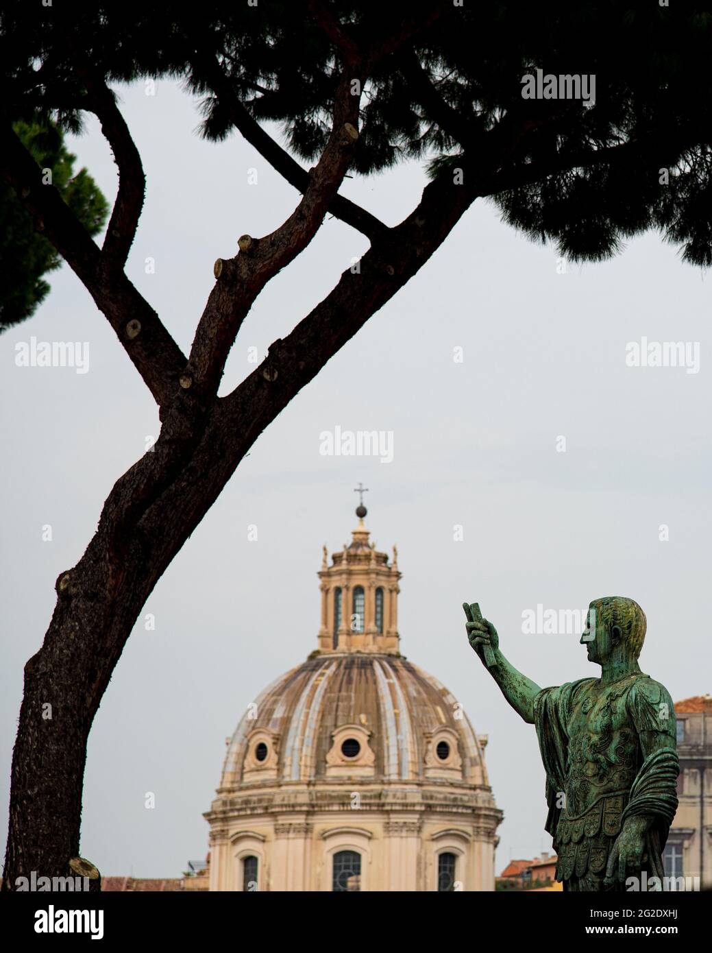 Bronzestatue von Nero Claudius Caesar Augustus Germanicus. Trajans Forum, Rom, Italien Stockfoto