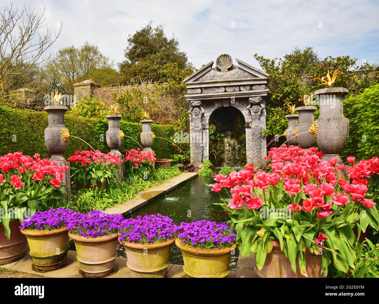 Die Gärten von Arundel Castle, Arundel, West Sussex, während des jährlichen Tulpenfestivals Stockfoto