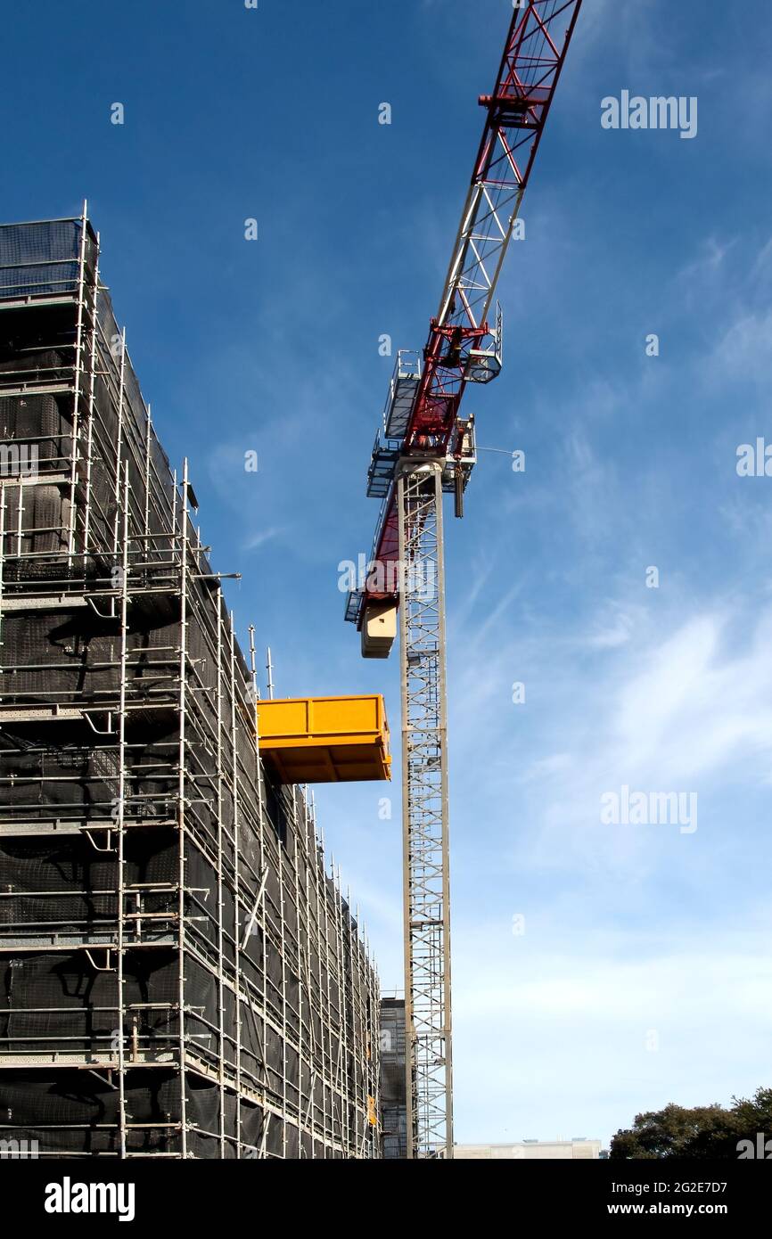 2.Mai 2021. Aktualisierung des Baufortschritts Fotos von der Ostseite des Gebäudes. Arbeitet jetzt in den oberen Etagen der neuen Wohneinheiten in 56-58 Beane St. Stockfoto