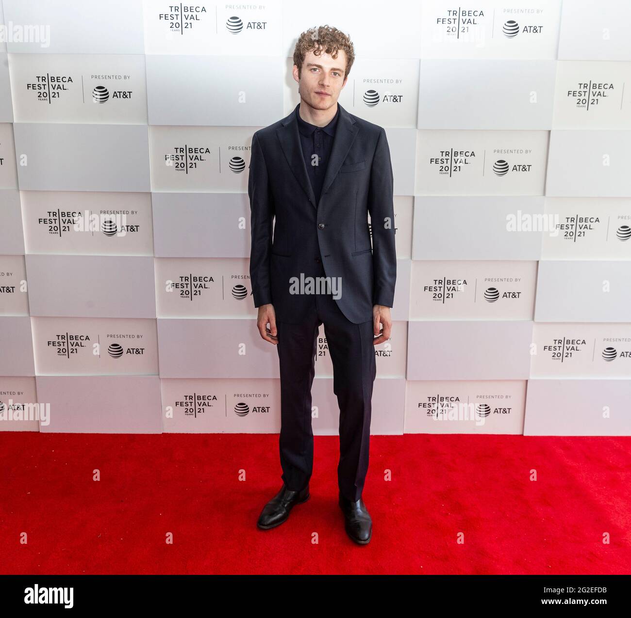 New York, NY - 10. Juni 2021: Der Schauspieler Ben Rosenfield posiert während der Premiere von Mark, Mary & Some Other People beim Tribeca Film Festival am Waterfront Plaza, Battery Park City Stockfoto