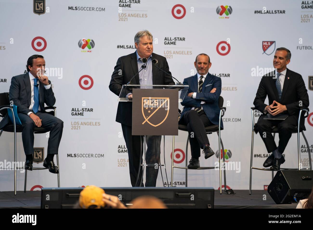 Larry Berg, Lead Managing Owner von LAFC, spricht während einer Pressemitteilung von MLS und LIGA MX bei Banc, Kalifornien, am Mittwoch, 9. Juni 2021, in Los Angeles Stockfoto