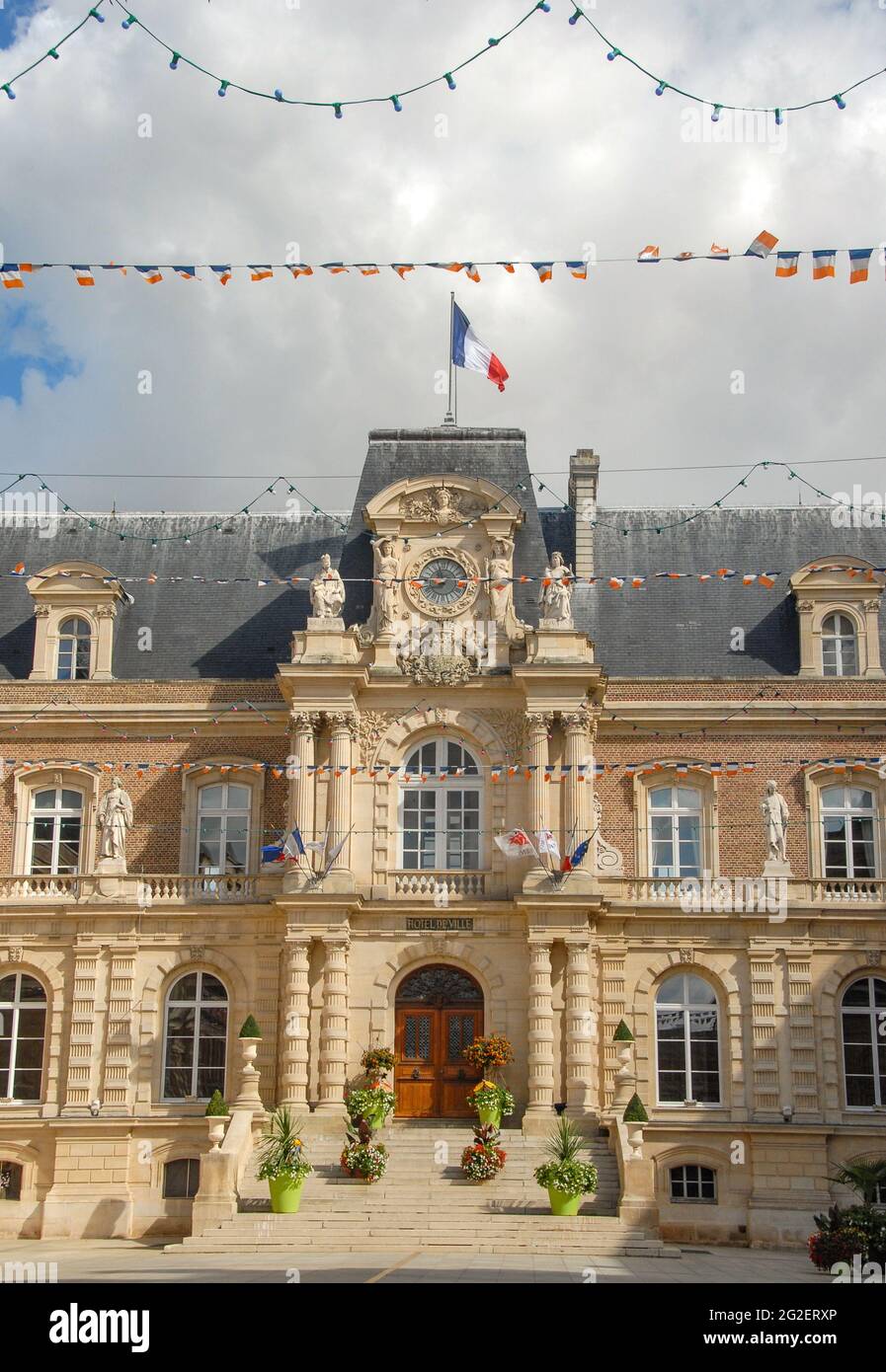 Das Rathaus (Hôtel de Ville) von Amiens, Picardie, Frankreich Stockfoto