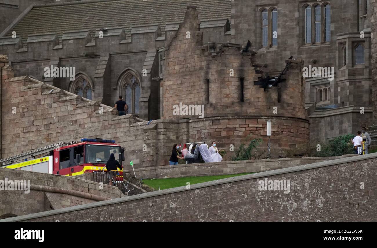 Das Set wird im Rahmen der Dreharbeiten für den neuen Film Indiana Jones 5 mit Harrison Ford über Nacht in Brand gesetzt. Bilddatum: Freitag, 11. Juni 2021. Stockfoto