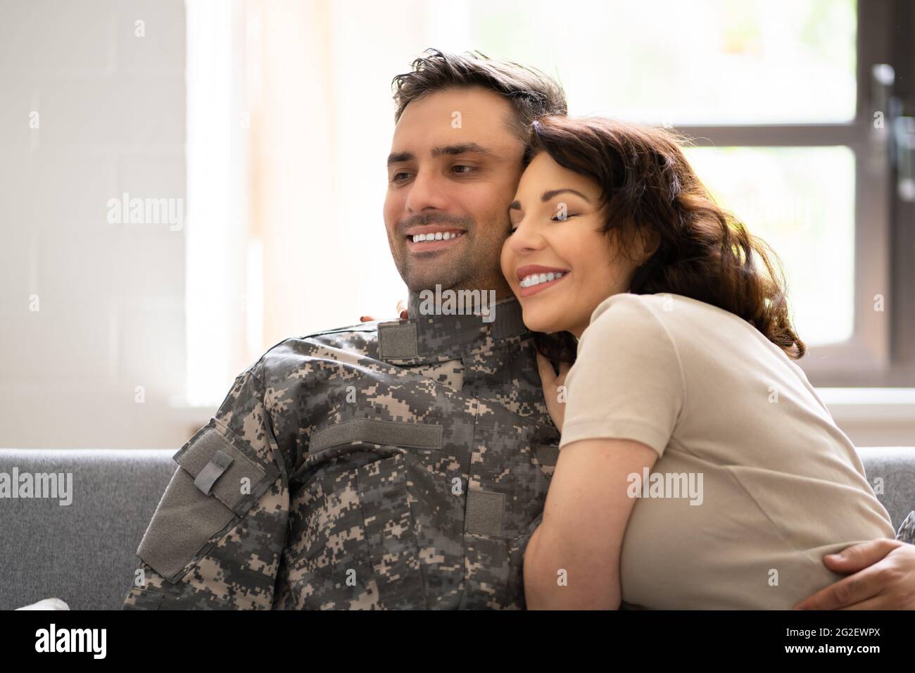 Militäroffizier Oder Armeesoldat. Glücklicher Mann Am Veterans Day Stockfoto