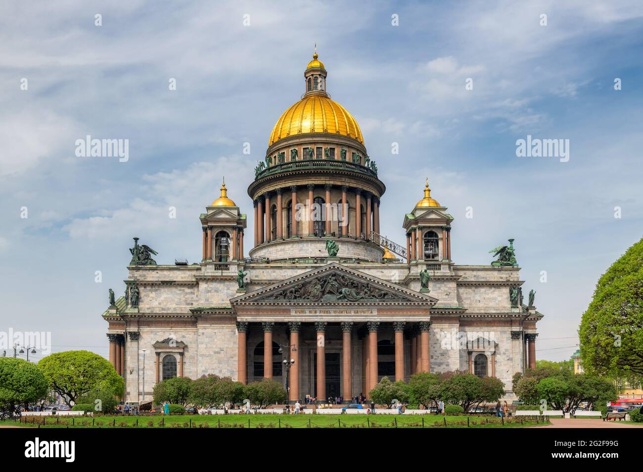 Isaakskathedrale in Sankt Petersburg im Sommer, Sankt Petersburg, Russland Stockfoto