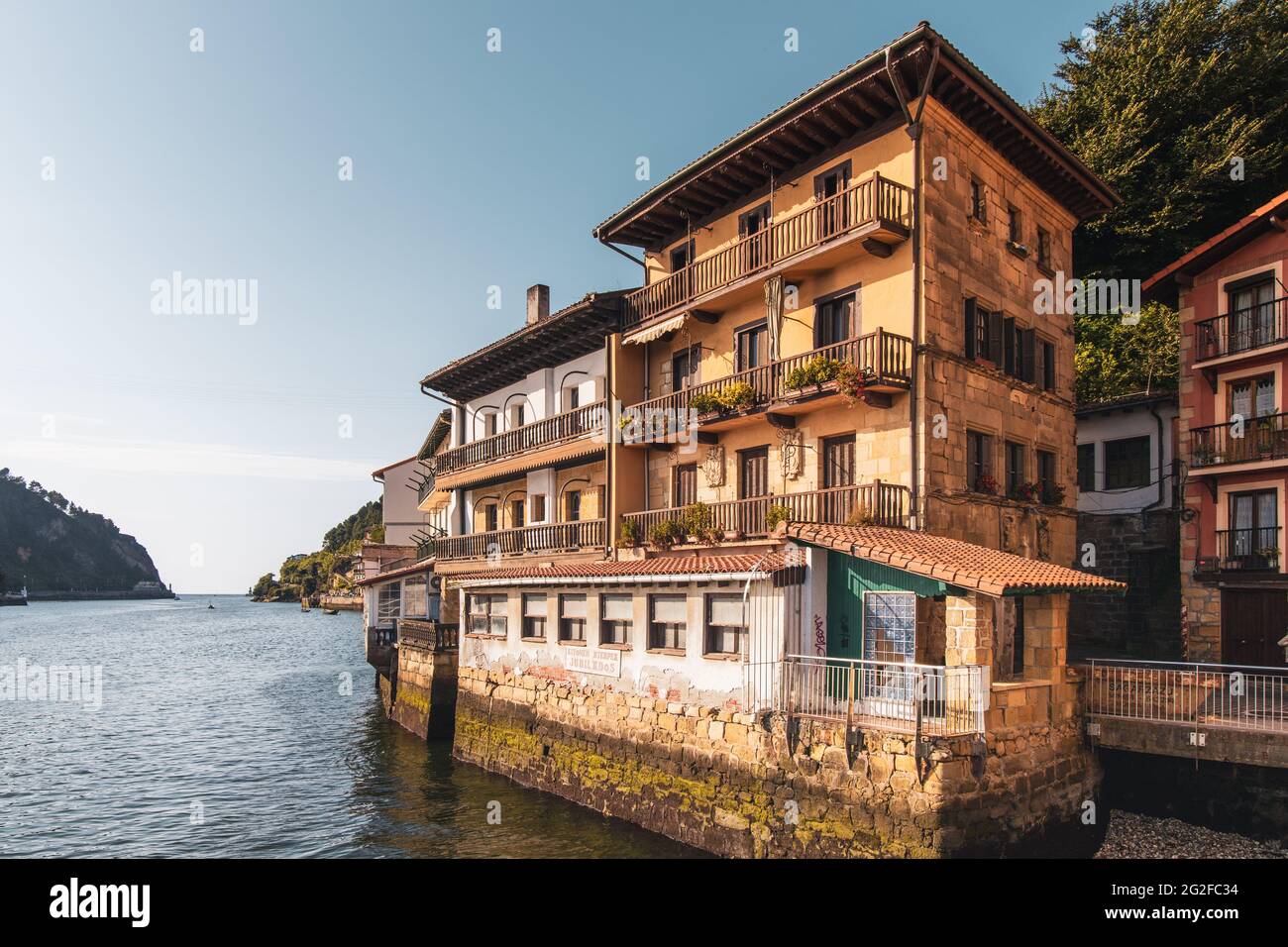 Pasaia Donibane - Fischerdorf - Donostia San Sebastian - Provinz Gipuzkoa, Baskenland - Spanien, Europa Stockfoto