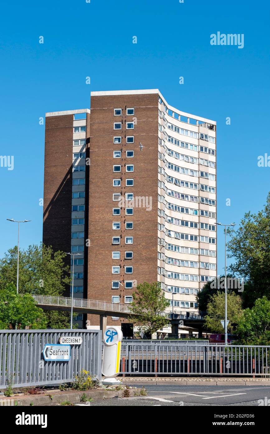 Queensway Estate Tower Block, Hochhaus in Southend on Sea, Essex. Wegen Abriss besseres Queensway-Projekt. Queensway-Schild Stockfoto