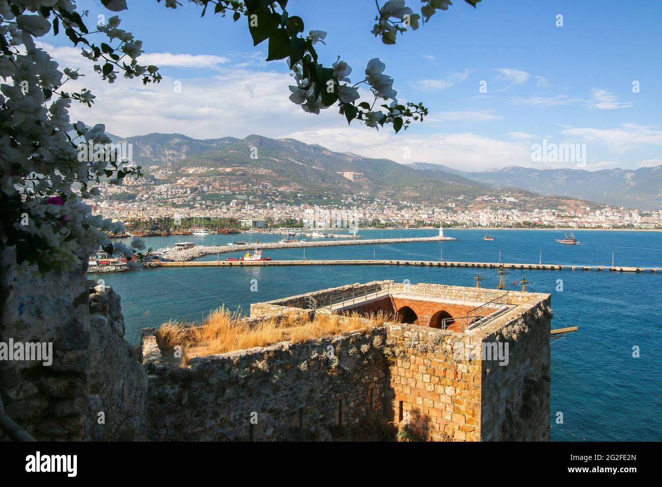 Der historische Kızıl Kule (Roter Turm), Burg auf der Halbinsel Alanya, Mittelmeer, Antalya, Türkei. Stockfoto