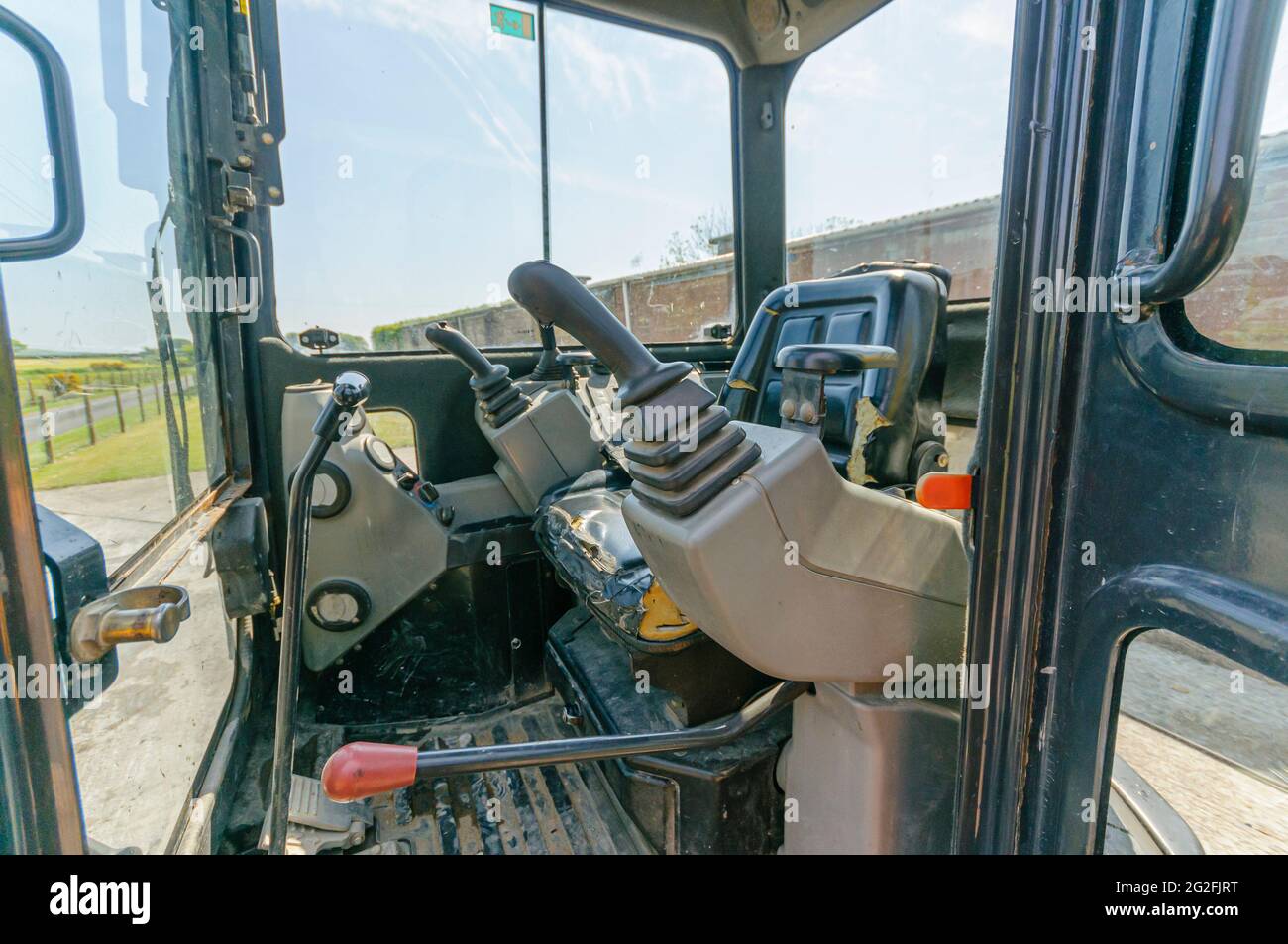 Steuerung in der Kabine eines Bobcat E25-Baggers Stockfoto