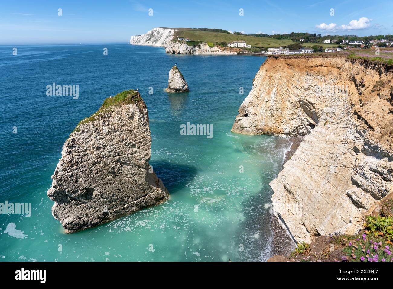 Freshwater Bay von Kreidefelsen auf Afton Down auf der Isle of Wight in Hampshire, Großbritannien Stockfoto