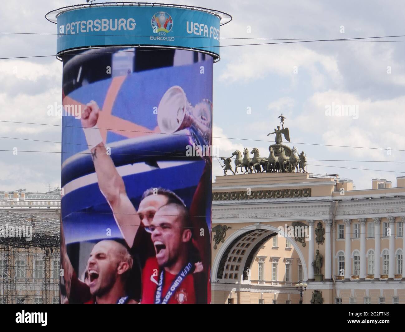 Für die Fußball-Europameisterschaft UEFA Euro 2020 in St. Petersburg, Russland, werden Fanzonen eingerichtet Stockfoto