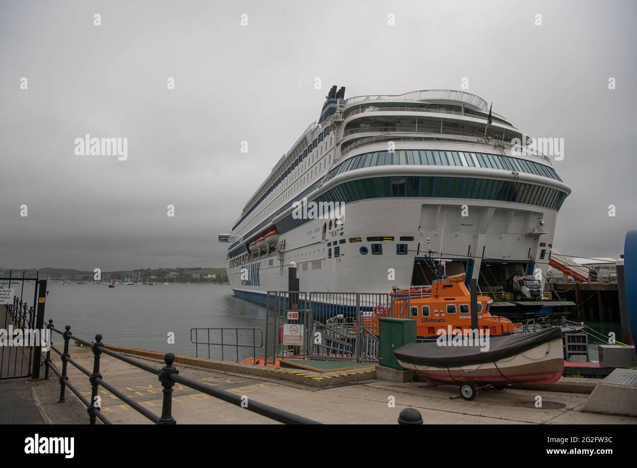 G7-Gipfel, Polizei bei G7 in Cornwall isoliert nach Covid-Fall auf der Falmouth-Fähre, Offizier bleibt an Bord der Mega-Fähre Silja Europa, mit Covid19, Docks von Falmouth, das Schiff bleibt statisch, vertäut in Falmouth, verwendet für einen Zeitraum von 10 Tagen, Unterkunft, Verpflegung, Stockfoto