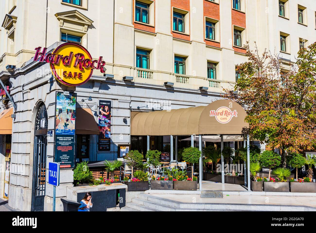 Hard Rock Cafe, Madrid. Hard Rock Cafe, Inc. Ist eine Kette von Themenrestaurants, die 1971 von Isaac Tigrett und Peter Morton in London gegründet wurde. Im Jahr 1979 wurde das Stockfoto